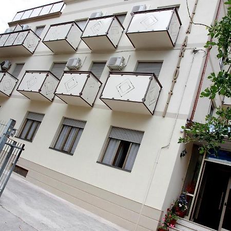 Hotel Villa Arlotti Римини Экстерьер фото
