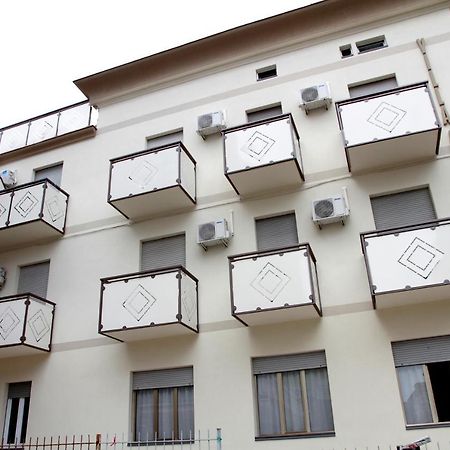 Hotel Villa Arlotti Римини Экстерьер фото