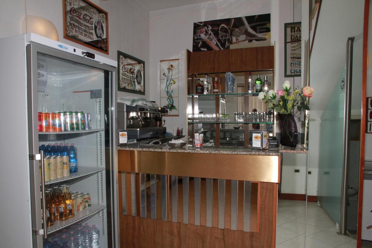 Hotel Villa Arlotti Римини Экстерьер фото