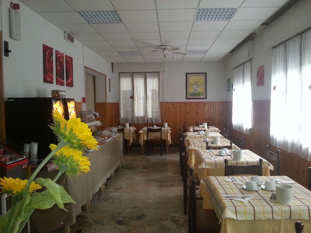 Hotel Villa Arlotti Римини Экстерьер фото