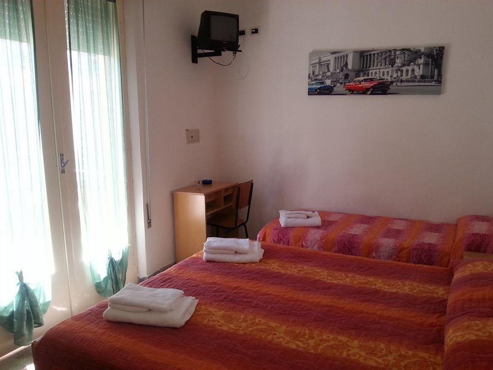 Hotel Villa Arlotti Римини Экстерьер фото