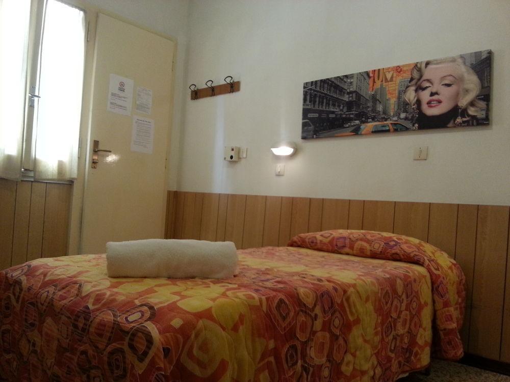 Hotel Villa Arlotti Римини Экстерьер фото