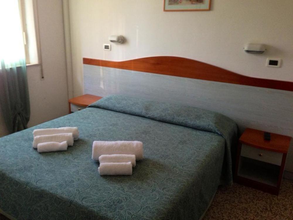Hotel Villa Arlotti Римини Экстерьер фото