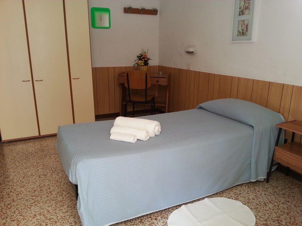Hotel Villa Arlotti Римини Экстерьер фото
