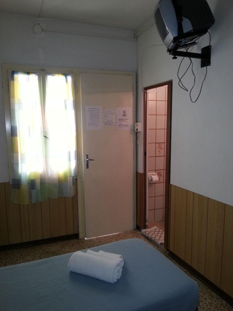 Hotel Villa Arlotti Римини Экстерьер фото