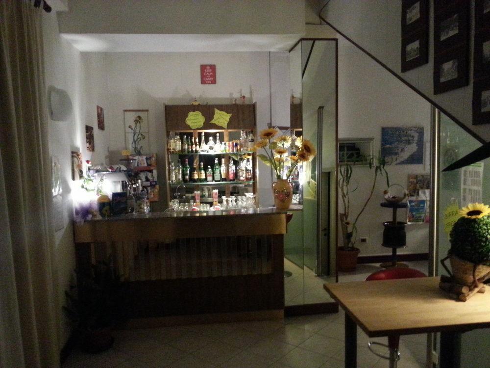Hotel Villa Arlotti Римини Экстерьер фото