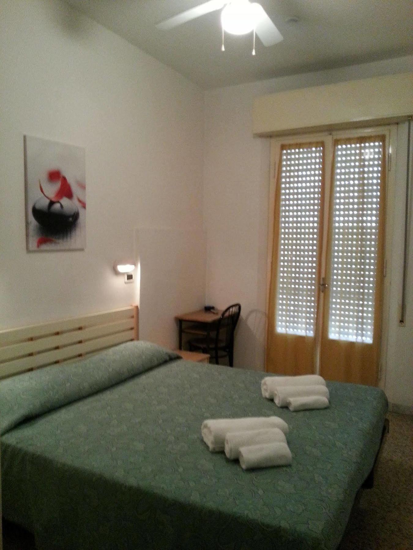 Hotel Villa Arlotti Римини Экстерьер фото
