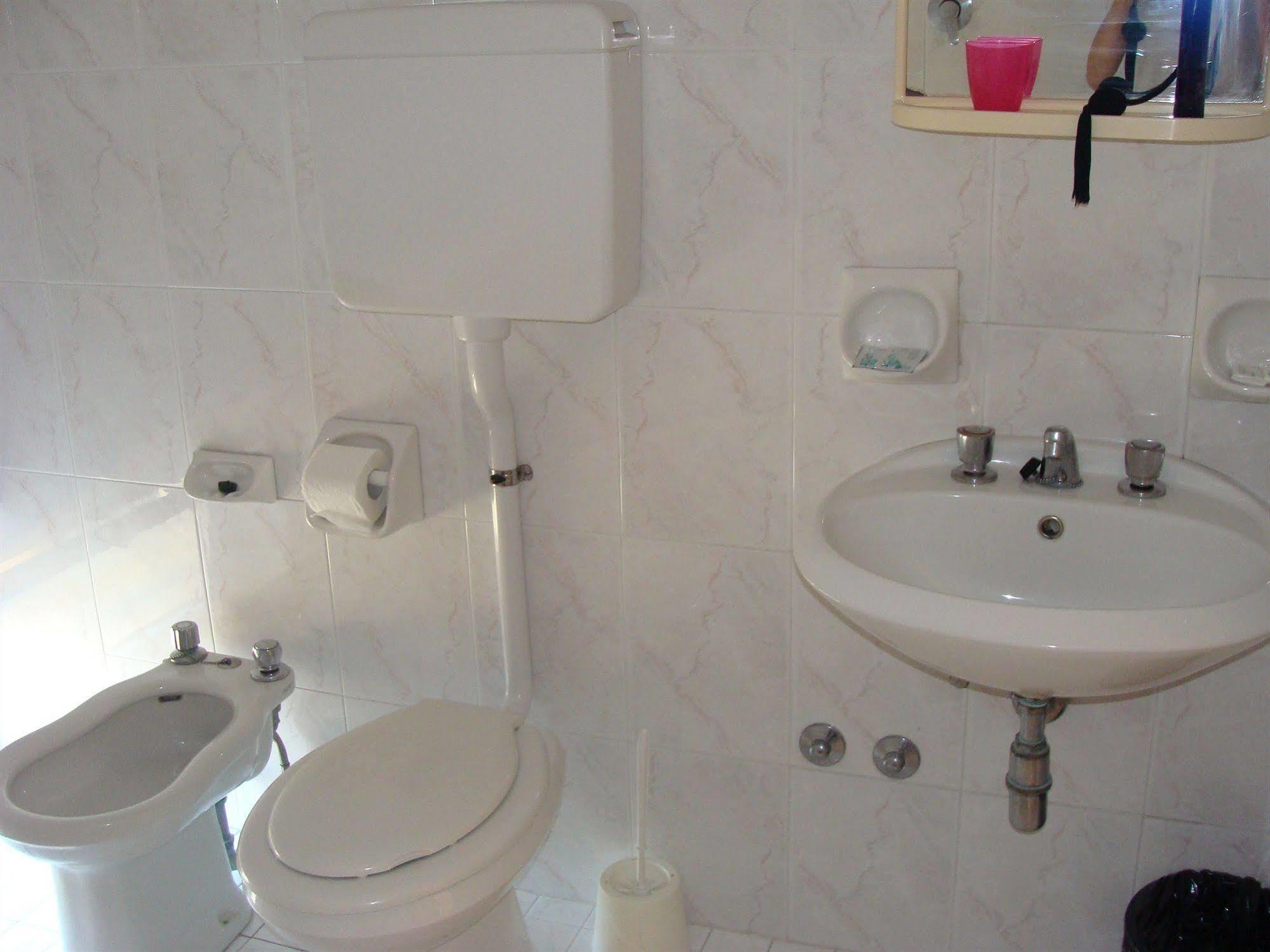 Hotel Villa Arlotti Римини Экстерьер фото