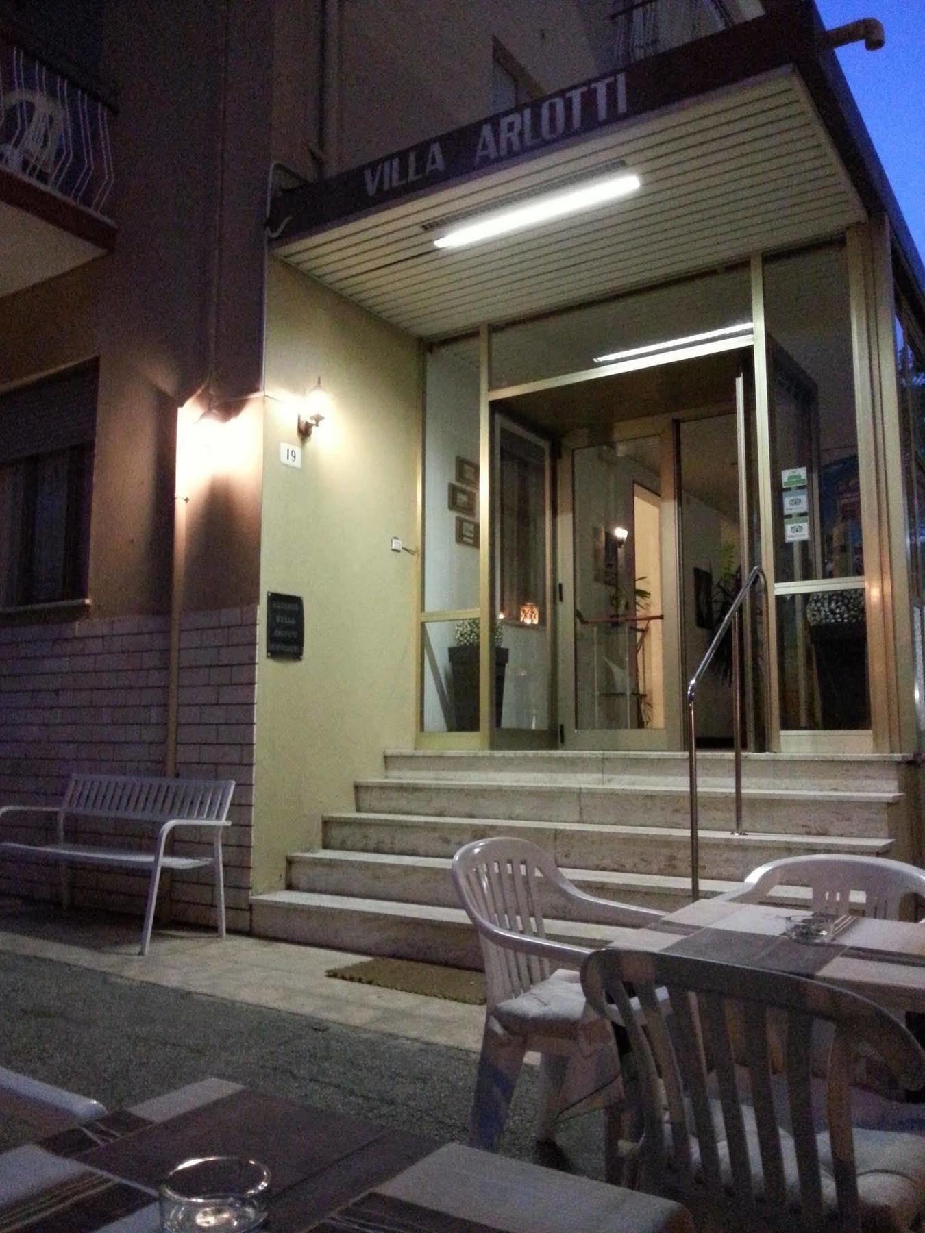 Hotel Villa Arlotti Римини Экстерьер фото