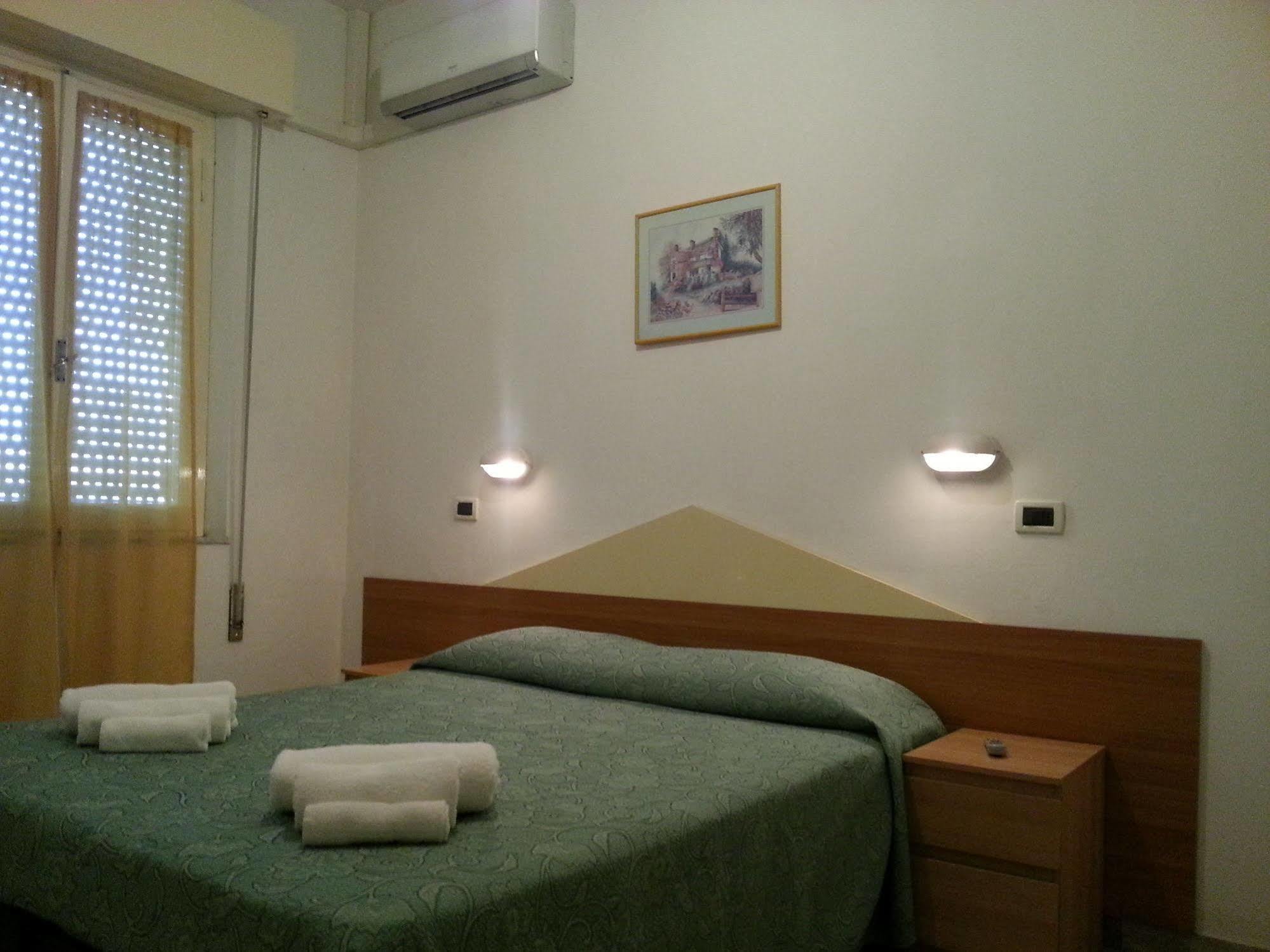 Hotel Villa Arlotti Римини Экстерьер фото