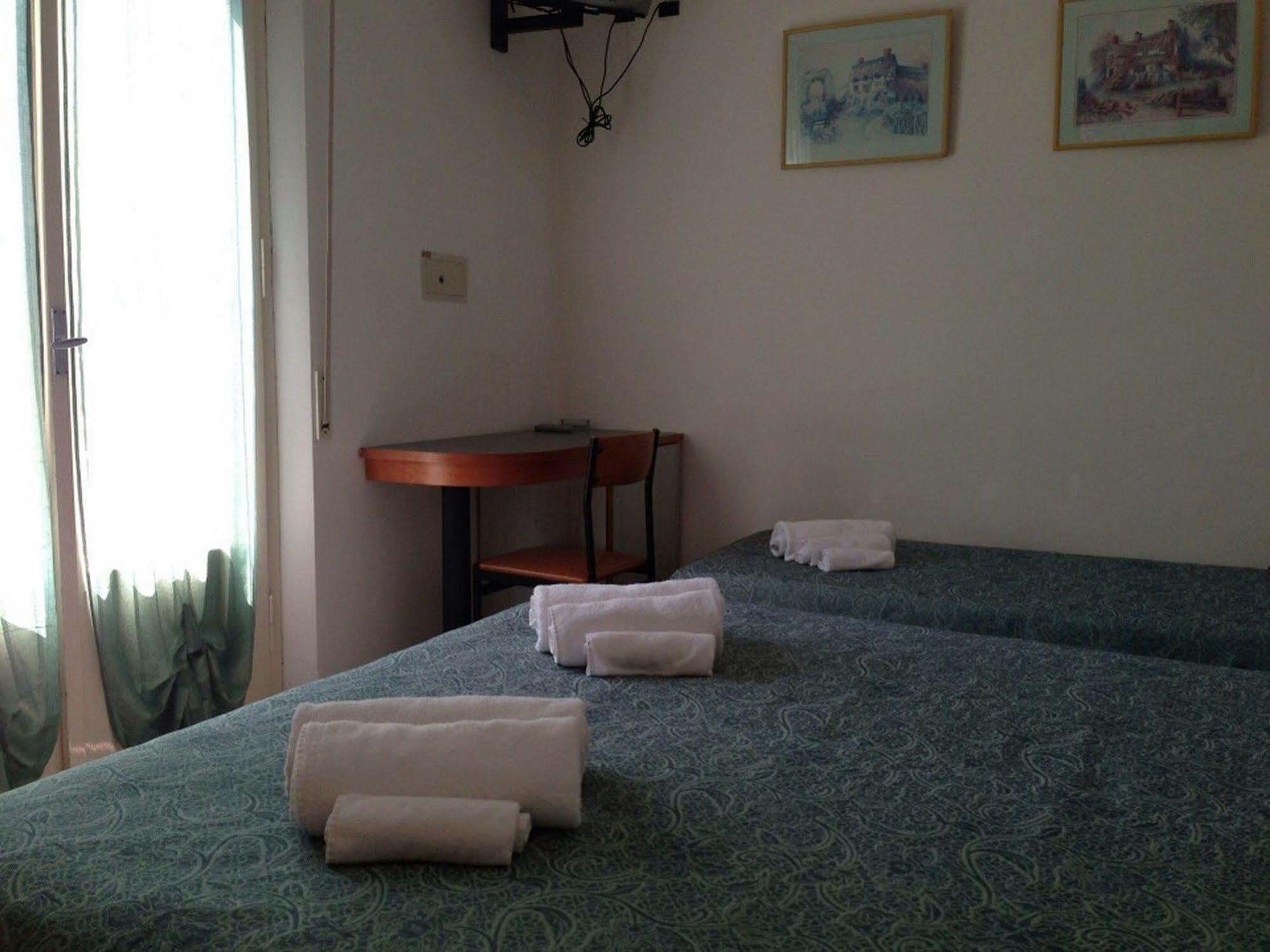 Hotel Villa Arlotti Римини Экстерьер фото